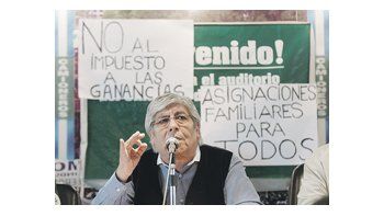 Hugo Moyano presentó en la CGT el acuerdo de Camioneros y se puso al frente de los reclamos por la suba del mínimo de Ganancias y la mejora de asignaciones familiares.