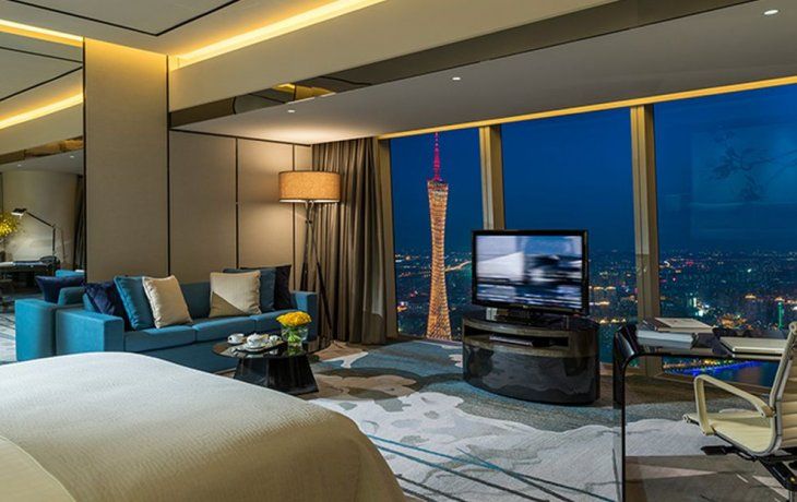 Habitación del&nbsp;Four Seasons Hotel Guangzhou, una de las destacadas por Forbes.