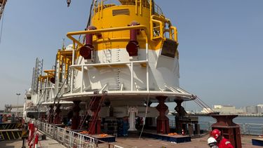 El proyecto es desarrollado por un consorcio integrado por YPF, Vista, Pan American Energy, Pampa Energía, Chevron, Pluspetrol, Shell y Tecpetrol, con una inversión estimada en torno a u$s3.000 millones.
