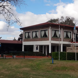 El hallazgo se produjo en un domicilio de Quilmes y dio lugar a una investigación judicial para determinar las circunstancias del fallecimiento del efectivo. El hallazgo se produjo en un domicilio de Quilmes y dio lugar a una investigación judicial para determinar las circunstancias del fallecimiento del efectivo.