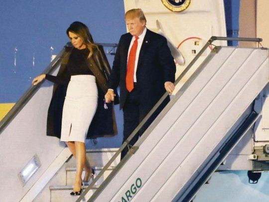 ESPERADO. El presidente Donald Trump aterrizó ayer en el país pasadas las diez de la noche. Su comitiva es la más numerosa de los países miembro.