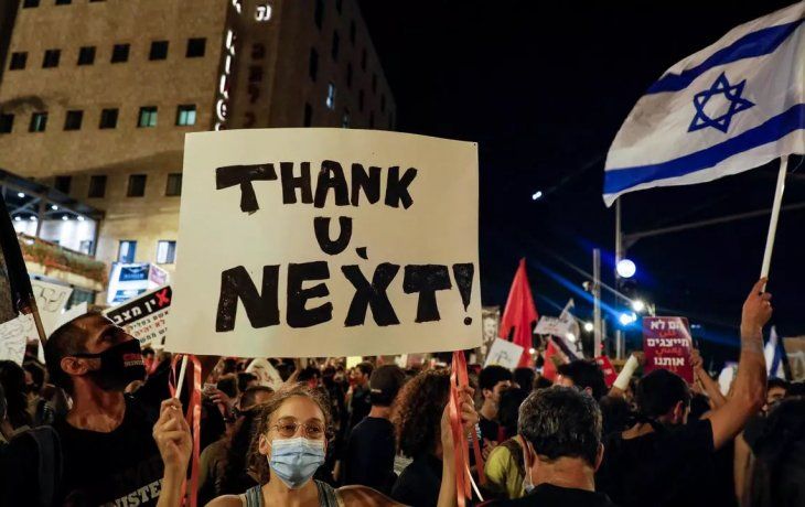Miles de personas se manifestaron frente a la residencia de Netanyahu en Jerusalén.