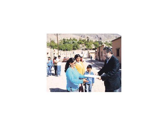 El gobierno de Jujuy entregó certificados de dominio de nuevos planes de vivienda.