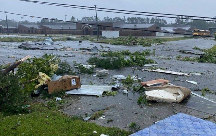 Nueve niños y un adulto mueren en accidente de tránsito en EEUU en medio de tormenta.
