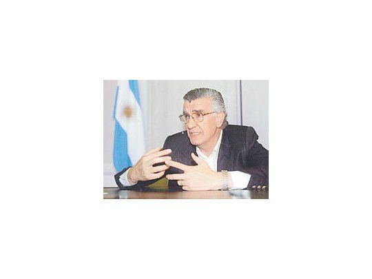 El PJ nacional tiene que ser lo suficientemente flexible como para contener por dentro a los transversales, aseguró Gioja, en una entrevista con Ambito Nacional.