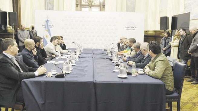 sin presidentes. A diferencia de otras ocasiones, la foto de la negociación paritaria no contó con Cristina de Kirchner ni Sergio Massa.