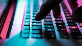 Un importante hackeo alertó al mundo cripto.