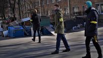 Los civiles en Kiev preparandose para la avanzada rusa.&nbsp;