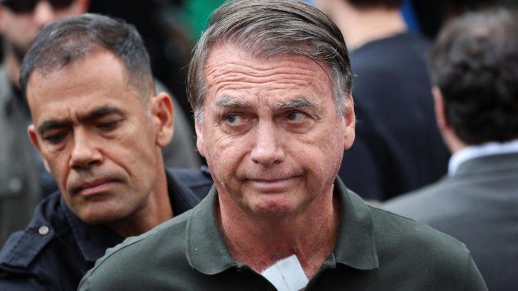 La detención de Bolsonaro ocurrió el pasado fin de semana, cuando agentes de la Policía Federal se presentaron en su residencia en Brasilia a las 6 para cumplir con la orden de arresto.