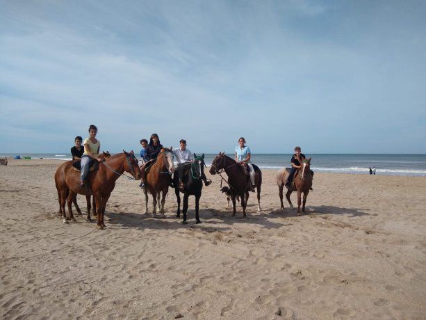Excursiones de verano en Mar de las Pampas: cabalgatas por las playas  vírgenes