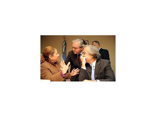 Se discuten 1901 normas, incluida la capacidad del Ejecutivo para fijar retenciones.