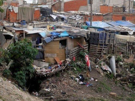 El trabajo registra el impacto de la devaluación en materia de pobreza, junto con otros indicadores sintomáticos del deterioro de las condiciones de vida.