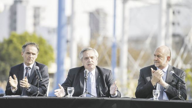 anuncios. Junto a Gabriel Katopodis, Alberto Fernández aprovechó la visita a Omar Perotti para hacer una serie de anuncios entre el que estuvo el intento de reeditar una reforma judicial para cargos contra el narcotráfico.