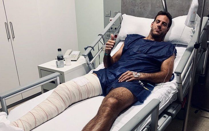 Del Potro, minutos después de las cirugía en Barcelona. No hay plazos estimados y volverá al país en unos días.