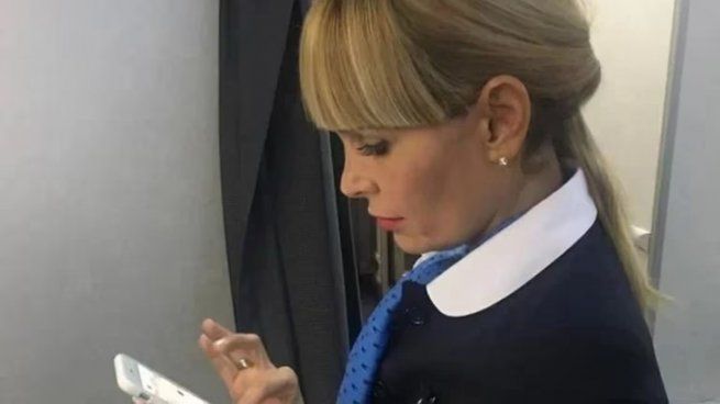 daniela carbone azafata aerolinas argentinas