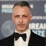 Strong y Anderson protagonizarán la nueva adaptación. Strong y Anderson protagonizarán la nueva adaptación.