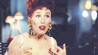verónica forqué. La inolvidable actriz en “Kika” de Almodóvar.