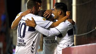 Gimnasia goleó y todavía tiene chances de estar en cuartos de final.