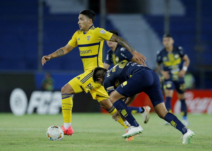 Ignacio Fernández in action against Marcos Riveros. Ignacio Fernández in action against Marcos Riveros.