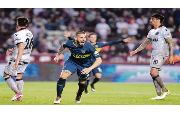 grito sagrado. Darío Benedetto se llena la boca de gol para celebrar el único tanto del partido. Boca le ganó 1 a 0 a Lanús y tiene puntaje ideal.