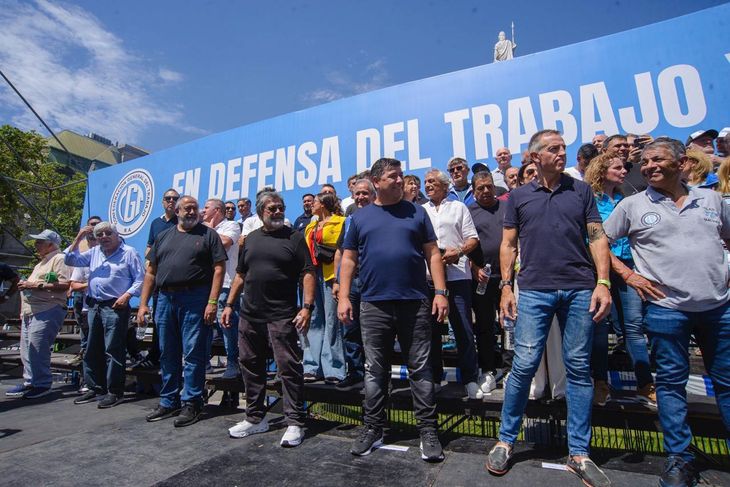 La CGT destacó que las marchas convocadas “en defensa del trabajo y la dignidad” expresaron con claridad la oposición al proyecto oficial. La CGT destacó que las marchas convocadas “en defensa del trabajo y la dignidad” expresaron con claridad la oposición al proyecto oficial.
