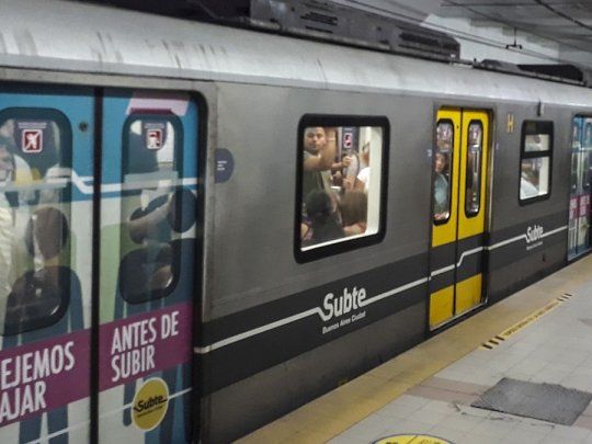 Aconsejan tomar medidas higi&eacute;nicas en el transporte p&uacute;blico en &eacute;pocas contingencia del coronavirus.&nbsp;