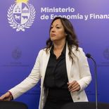 La titular del MIEM aseguró que no hay problemas de abastecimiento de petróleo en el Uruguay. La titular del MIEM aseguró que no hay problemas de abastecimiento de petróleo en el Uruguay.