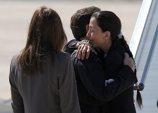 Betancourt al ser recibida por Sarkozy: Le debo la vida a Francia (foto 3)