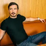 Este empresario logró reemplazar las viejas formas de invertir en alto riesgo y creó un imperio. Este empresario logró reemplazar las viejas formas de invertir en alto riesgo y creó un imperio.