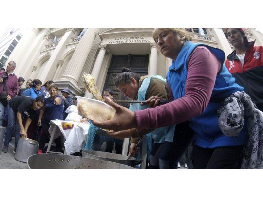 Barrios de Pie instaló ollas populares frente al Banco Central