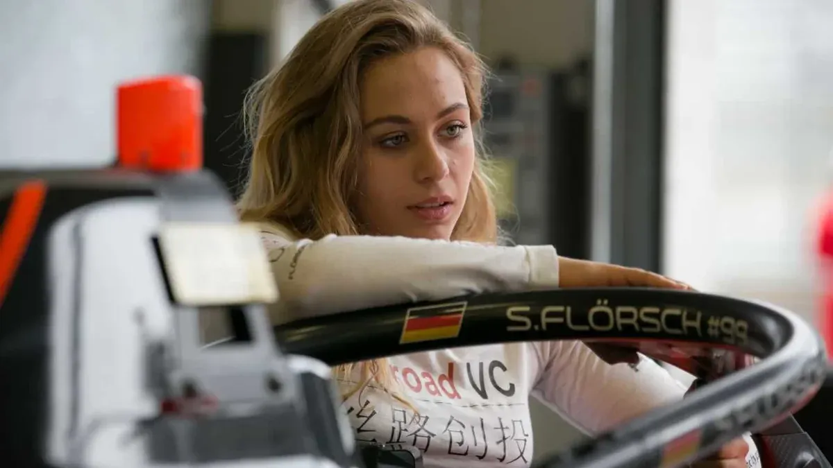 Who is Sophia Floersch, the Alpine pilot who challenged Franco Colapinto and shook the networks