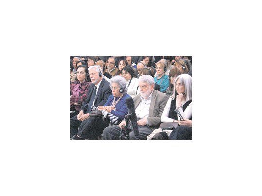 Magdalena Faillace (embajadora por Cancillería a cargo de la Feria del Libro), el embajador argentino Victorio Tacceti, Griselda Gambaro, Osvaldo Bayer y María Kodama, ayer, en el acto de cierre.