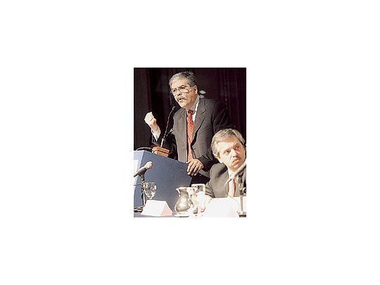 El ministro de Planificación, Julio De Vido, y el jefe de Gabinete,Alberto Fernández, defendieron ayer la política de preciosdel gobierno durante el Consejo de las Américas.