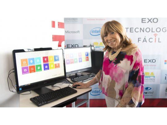 La periodista Fanny Mandelbaum fue la moderadora del panel de expertos.