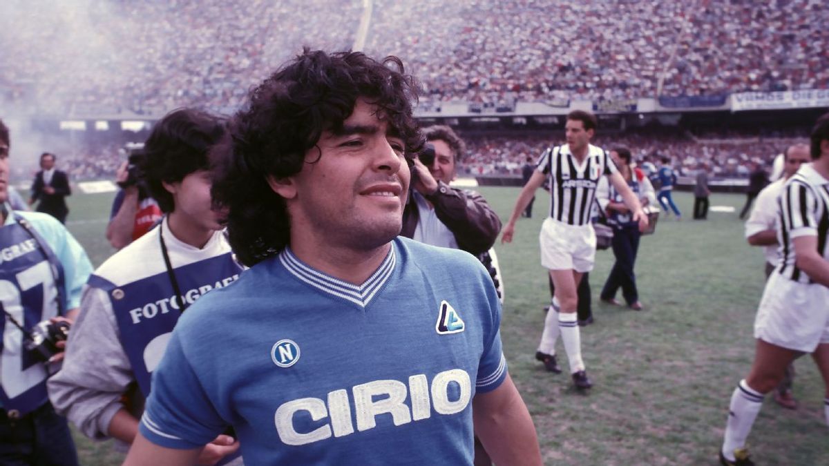 The Argentine football superclassic was present: Diego Maradona’s particular debut in Napoli