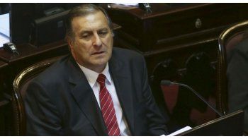 Entendemos la necesidad de gobernabilidad y no nos molesta el acercamiento del gobierno a gobernadores peronistas, aclaró también Rozas.