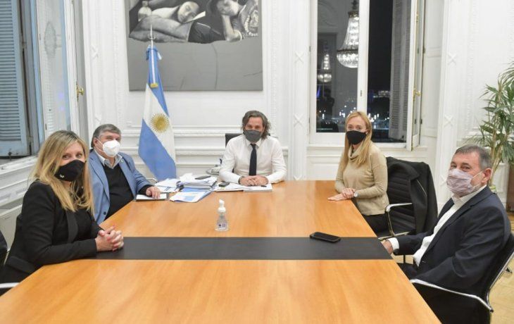 Santiago Cafiero recibió a senadores del Frente de Todos en la Casa Rosada.