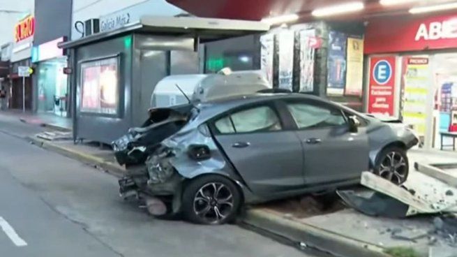 Así quedó el vehículo tras el fuerte impacto en Belgrano