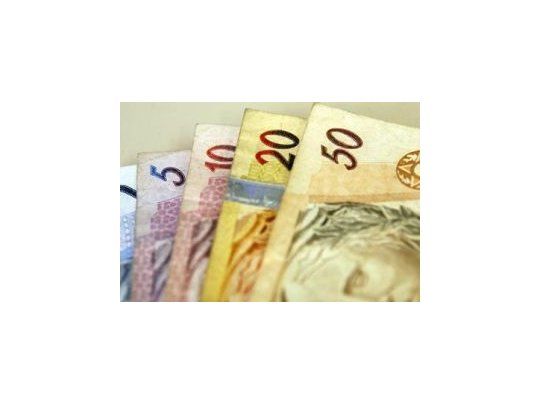 Real se apreció 0,7% y Bovespa cayó 2,3%