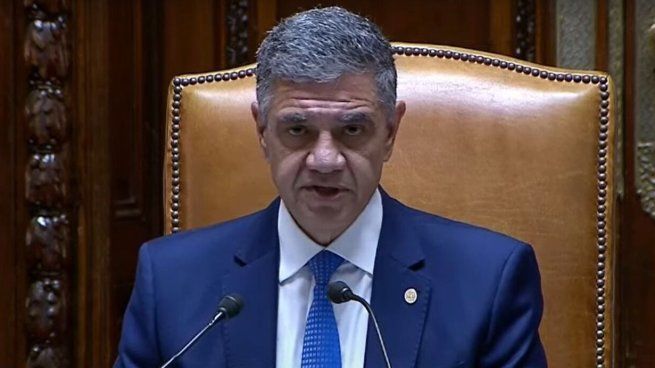 El jefe de Gobierno, Jorge Macri, resiste la presión para realizar cambios en el Gabinete e impulsa proyectos en la Legislatura. 