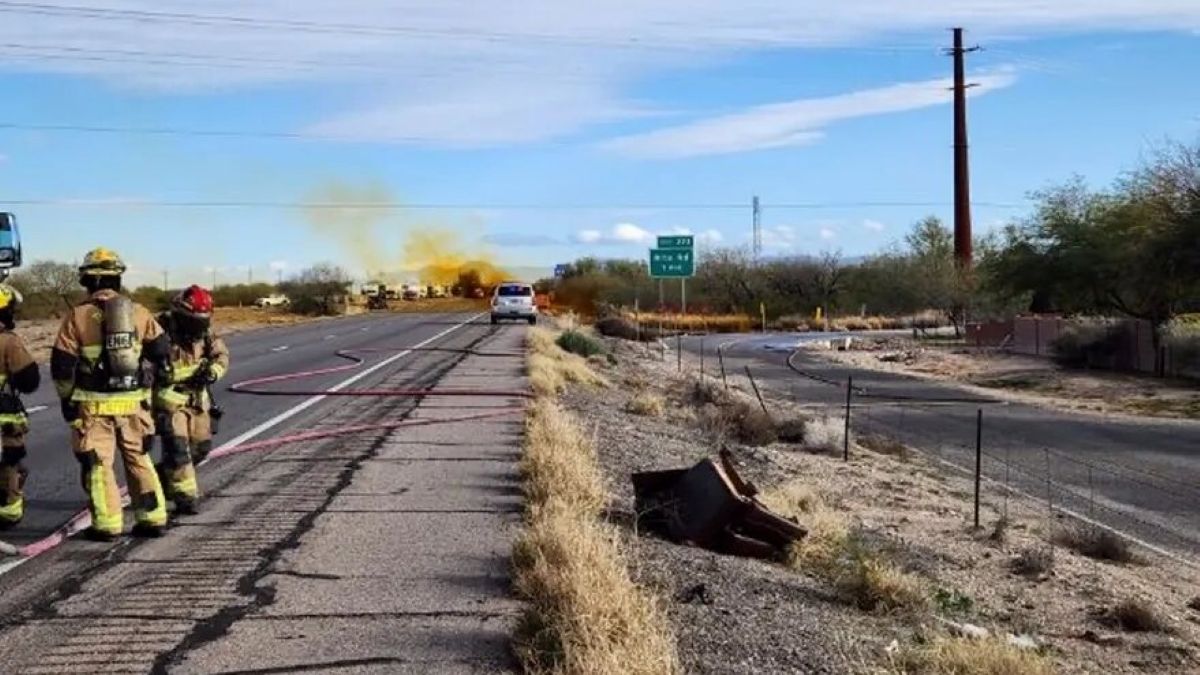 a truck with nitric acid overturned and citizens are evacuated