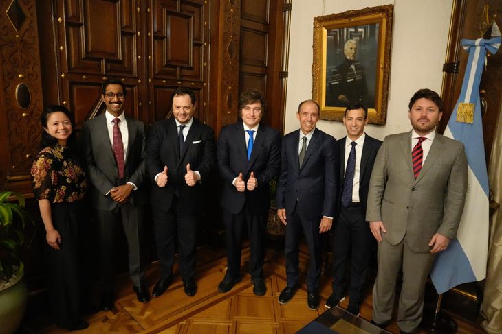 Con una mirada hacia el futuro, el empresario dijo que ve un porvenir en el que se pueda acceder a inteligencia artificial de clase mundial. Con una mirada hacia el futuro, el empresario dijo que ve un porvenir en el que se pueda acceder a inteligencia artificial de clase mundial.