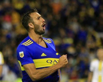 Capitán. Carlos Izquierdoz abrió el marcador para Boca en la victoria sobre Rosario Central.