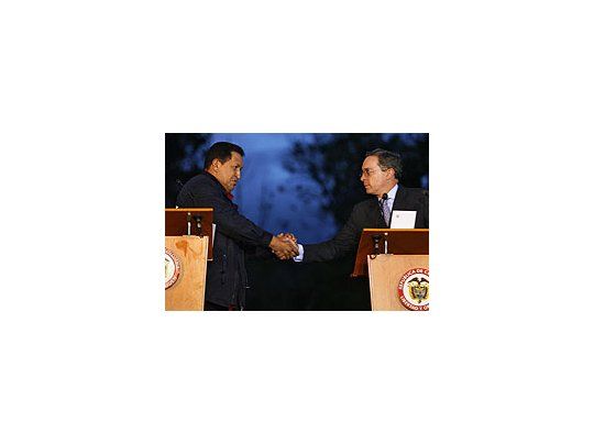 Gobierno de Uribe facilitará el viaje de delegado de las FARC a Venezuela