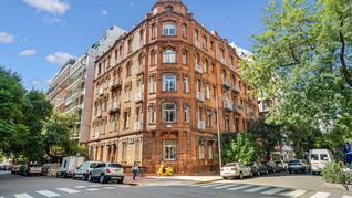 La Colorada, emerge como rincón londinense en Buenos Aires, en la esquina de República Árabe Siria y Cabello La Colorada, emerge como rincón londinense en Buenos Aires, en la esquina de República Árabe Siria y Cabello