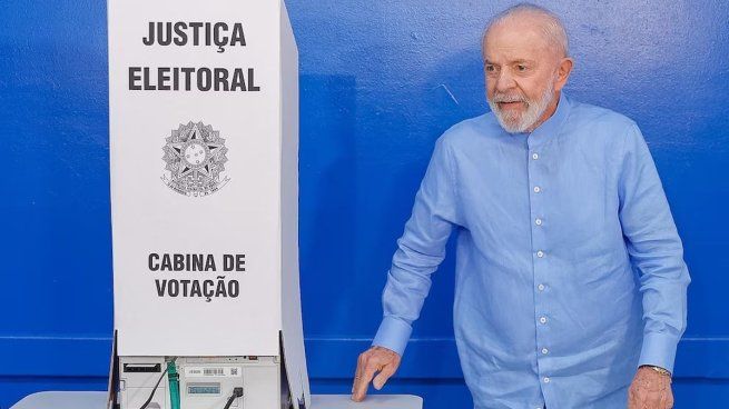 Lula votó en la perfieria de San Pablo.