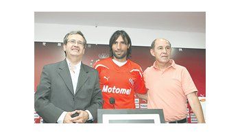 Farías ya es rojo.