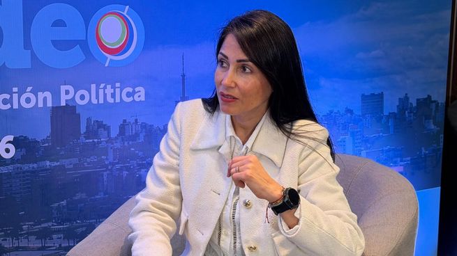 Luisa González llegó a Montevideo para asistir al aCumbre Mundial de Comunicación Política