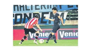 Cuando parecía que el triunfo se lo llevaba Estudiantes, en el último segundo del partido apareció «Teo» Gutiérrez para tocar al gol y marcar el empate.