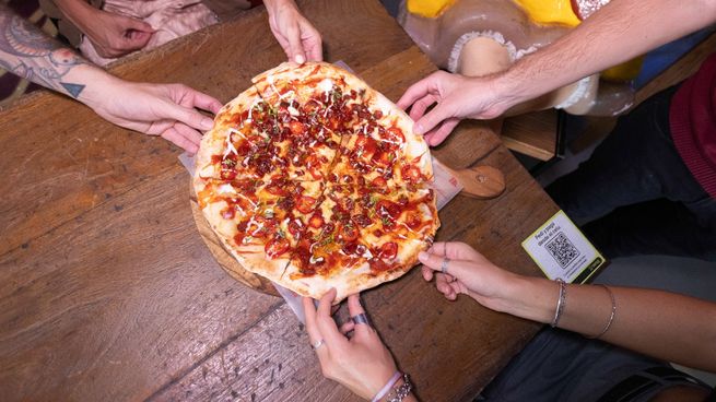 La pizza estilo New York, un concepto consolidado en la gastronomía de CABA.